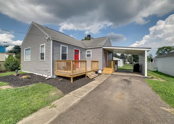 Natrona Heights Vacation Rental With Furnished Deck!