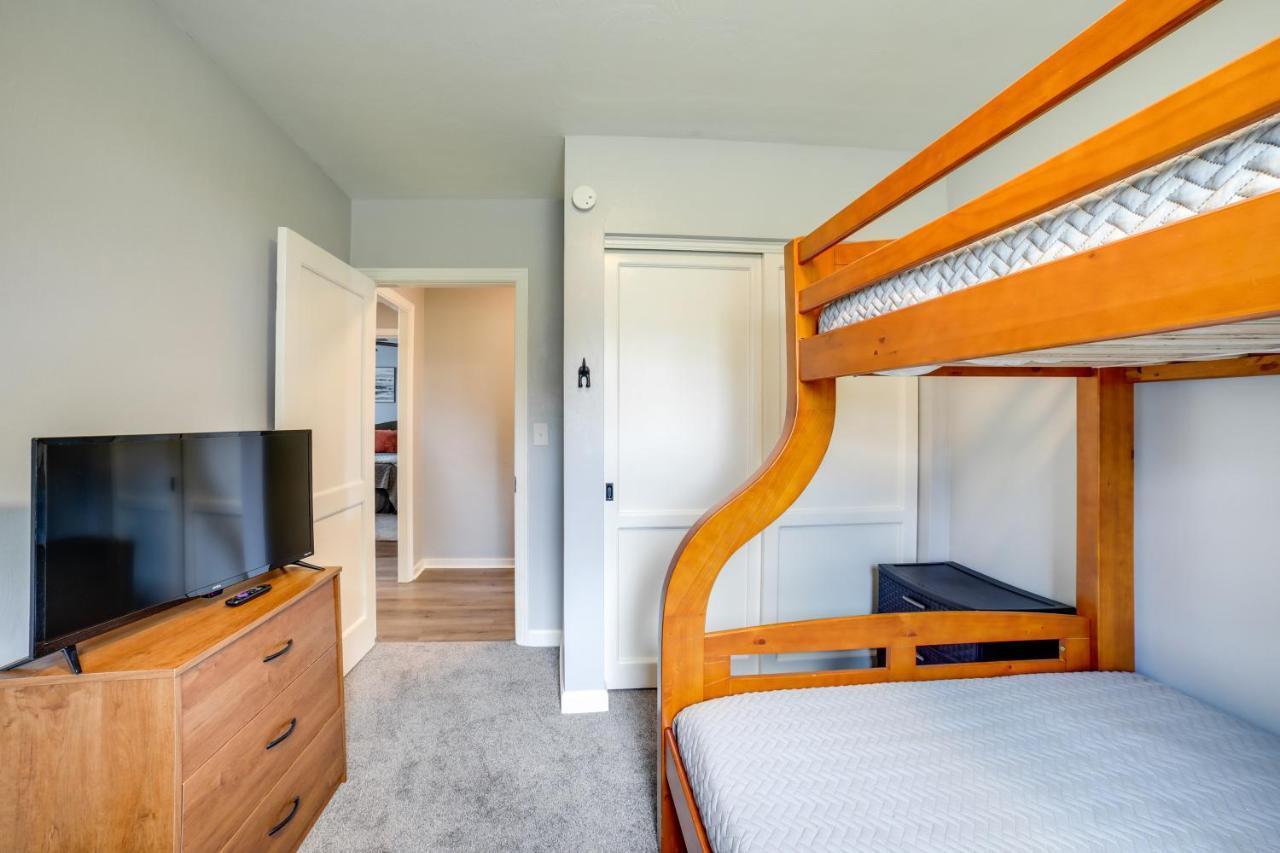 Vacation With Furnished Deck! *
