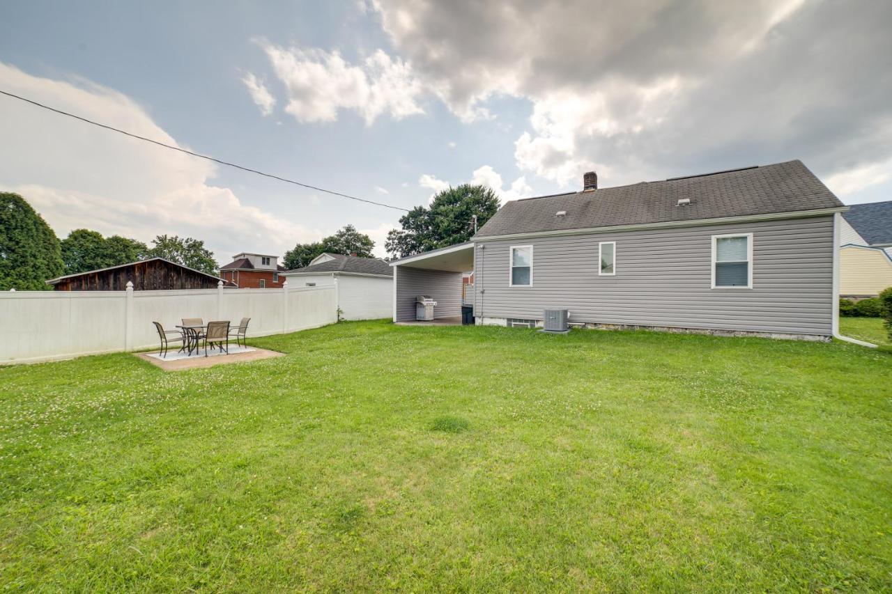 Vacation With Furnished Deck! Holiday home Natrona Heights