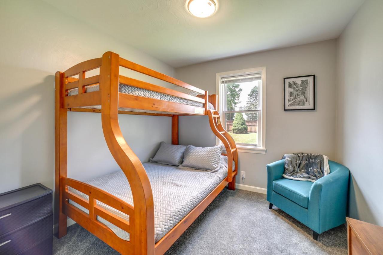 Holiday home Vacation With Furnished Deck! Natrona Heights